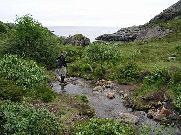 Het pad van Nusfjord naar Nesland