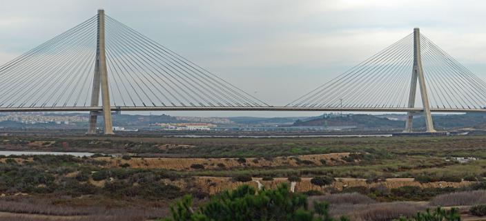 De brug over de Guardiana rivier