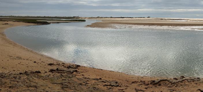 De uitgang van de lagune voor Cacela Velha
