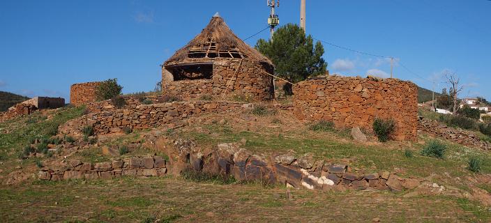 De oudste woningen van Zimbral