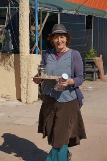 Het café in Livramento is gesloten, maar schrijfster Karin van der Waals biedt ons koffie aan