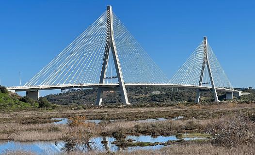 De brug in de autweg naar Spanje