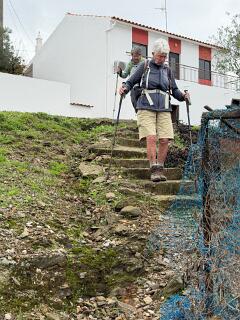 Het pad aan het begin is wat moeizaam, hier moet je van de weg af.