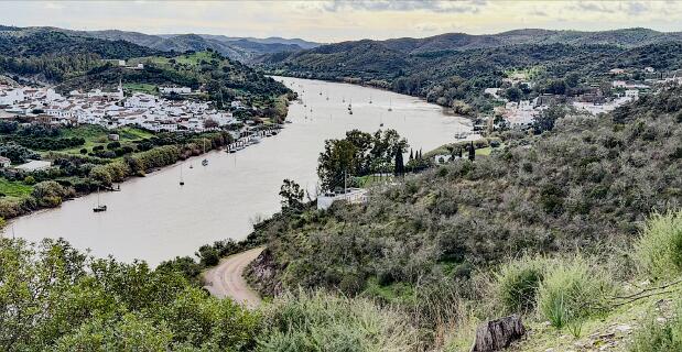 De Guadiana rivier, de grens tussen Spanje en Portugal.