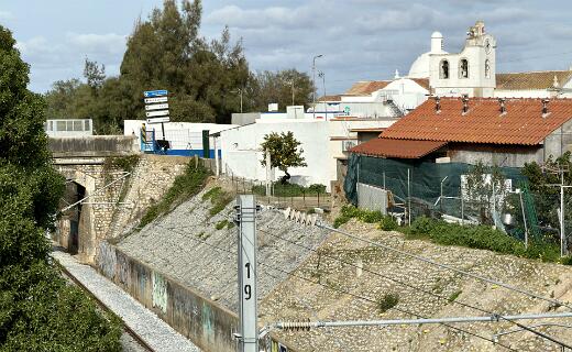 Bij het station Fuseta-A
