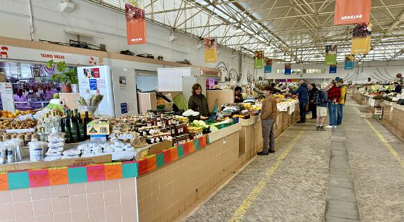 In de nieuwe Mercado van Tavira.