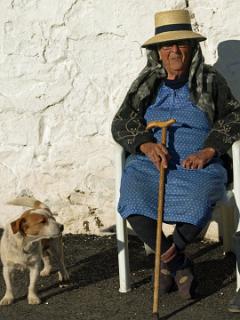 Vrouw met hond in Tenencia