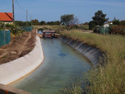 Irrigatie kanaal bij Brejao