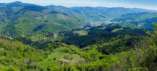 24: 170509123839Brion-Pano<br>Rechts van het midden de camping