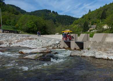 1: 170510095855LaDolceVia<br>Bij de camping kunnen we de L'Eyrieux rivier over