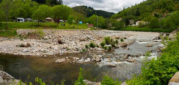 1: 170507143420naamloos-Pano<br>Camping municipal Le Cheylard aan de L'Eyrieux