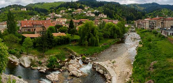 3: 170507150327naamloos-Pano<br>De La Dorne rivier komt in de L'Eyrieux