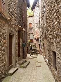 10: 170507152642naamloos<br>Straatje in Le Cheylard