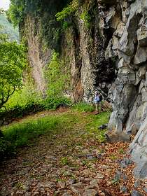 2: 170512095113Thueyts<br>Het pad van de camping naar het dorp