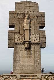 9: 2009 05 20_0378<br>Monument aux Morts