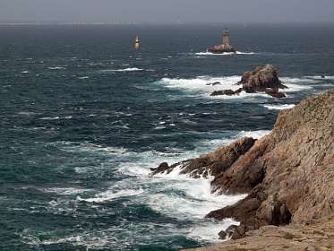 2: 2009 05 18_0249<br>Ile de Sein in de verte