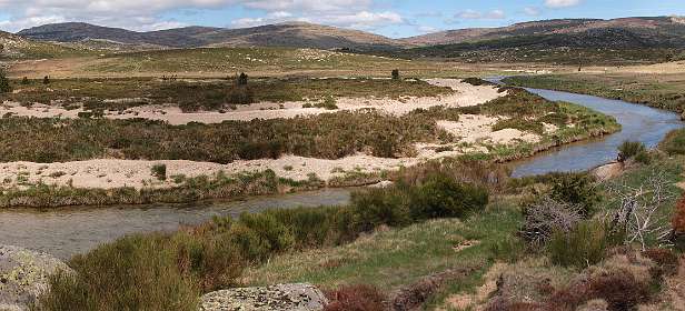 26: Mas_Camargues_120515_33<br>De Tarn met in de achtergrond de Mont Lozère