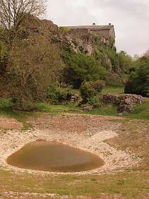 14: LaCouvertoirade_120518_14<br>Een Lavogne, opslag van water