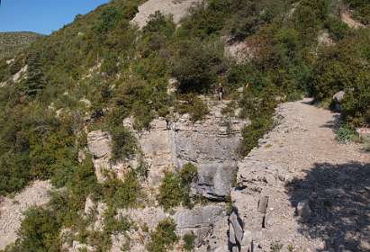 5: Navacelles_120519_04<br>Het wandelpad naar de watermolen