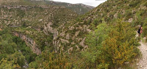 21: Navacelles_120519_20<br>Op de GR7, links onder La Vis