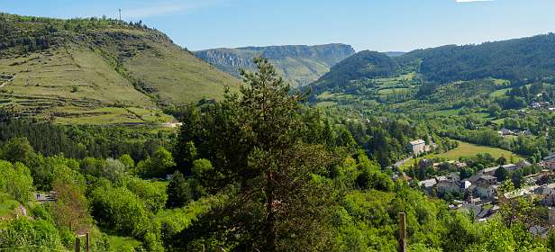7: 170528102425CausseNoir-Pano