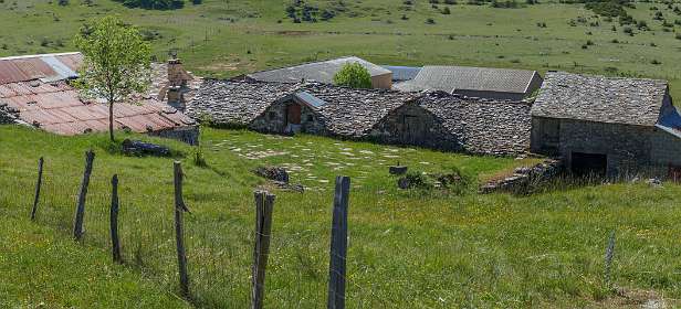 24: 170529112737Nimes-Le-Vieux-Pano