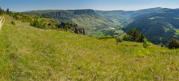 13: 170526111902naamloos-Pano<br>Rechts het dal van La Jonte