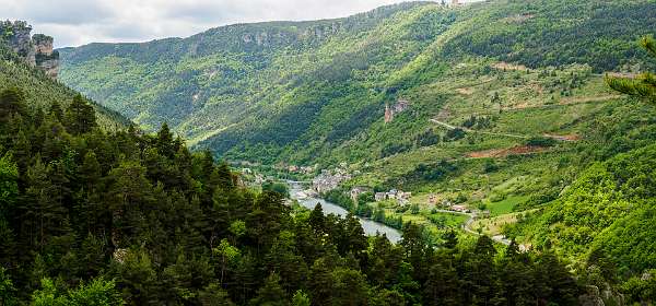 8: 170520135229LesVignes-Pano