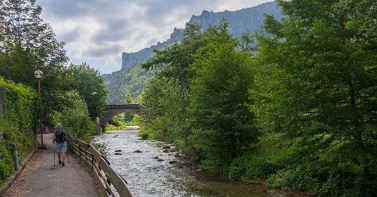 1: 170523103040Michel-HDR<br>Het pad langs La Jonte