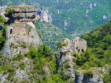24: 170523141515Michel<br>Rechts l'Ermitage Saint-Michel, beter dan zo kregen we het niet te zien