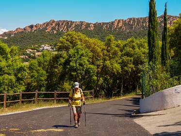 10: 19050530-3011525232_Agay<br>In de achtergrond het Esterel gebergte