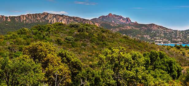 16: 19050530-3013090952_Agay-Pano<br>Het Esterel gebergte