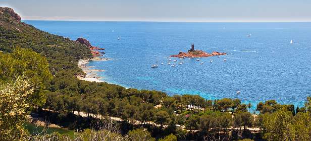 21: 19050530-3013444416_Agay-Pano