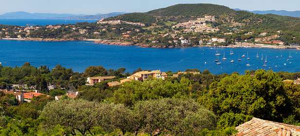 1: 19050531-3110343423_Esterel-Pano<br>De baai van Agay met links Cap du Dramont