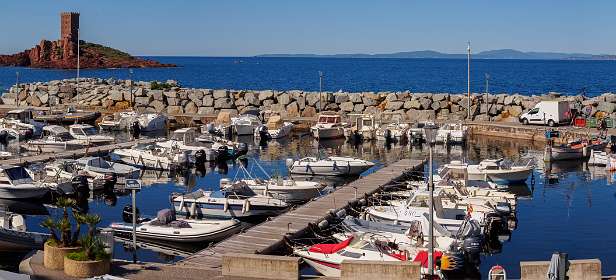 3: 19050529-2909525212_RondLeDramont-Pano<br>Port du Pousaï