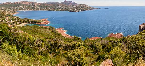 19: 19050529-2911141442_RondLeDramont-Pano<br>De baai voor Agay