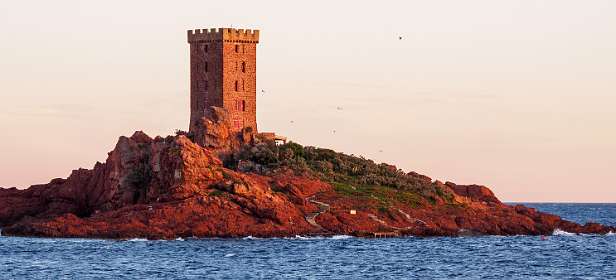 3: 19050528-2820454523_RondLeDramont<br>Ile d'Or bij zonsondergang