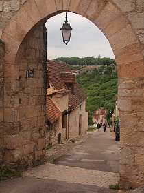 1: 2010 05 28_1277<br>Porte de l'Hospital