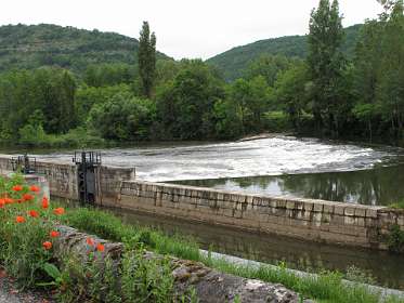 20: 2010 06 01_1584<br>De Lot met een sluis voor de scheepvaart