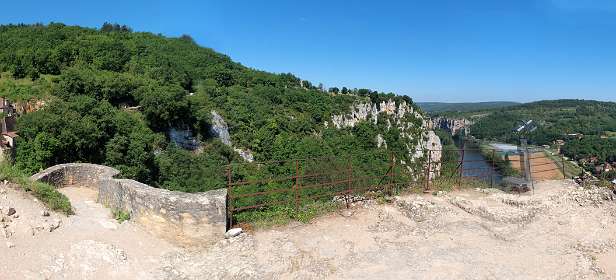 60: 2010 06 03_1726_P13_360<br>360° panorama vanaf het hoogste punt in St-Cirq Lapopie