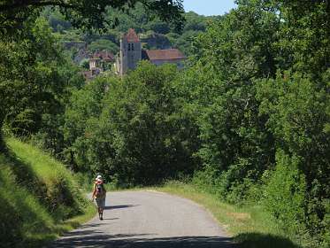71: 2010 06 03_1764<br>St-Cirq Lapopie komt weer in zicht