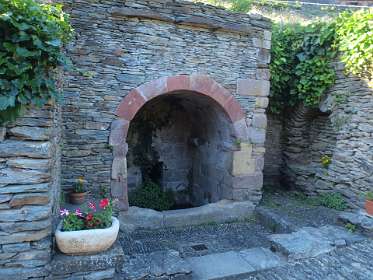 28: 2010 06 05_1873<br>Fontaine du Barry