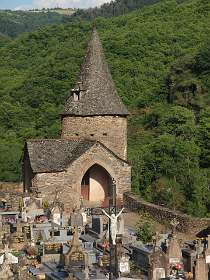 39: 2010 06 05_1901<br>Het kerkhof van Conques