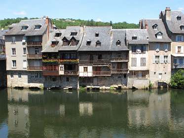 8: 2010 06 07_1951<br>Oude looierijen in Espalion