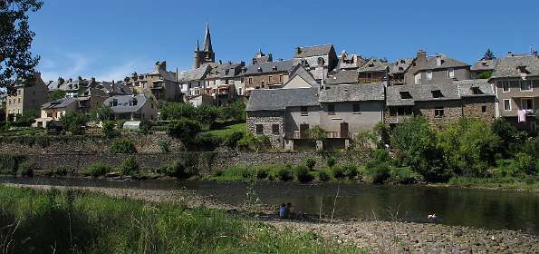 17: 2010 06 07_1975<br>S t-Colme-d'Olt met de gedraaide kerktoren