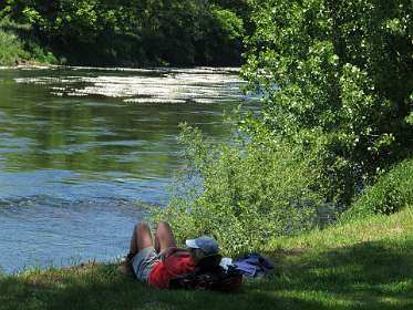 19: 2010 21 mei_0883<br>Lunch aan de  Vézère