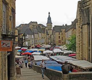 59: 2010 26 mei_1145<br>Place de la Liberté in Sarlat
