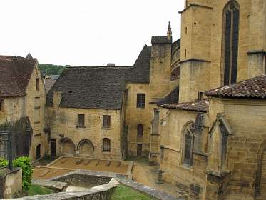 64: 2010 26 mei_1161<br>Jardin des Enfeus, monnikenbegraafplaats