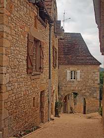 77: 2010 27 mei_1193<br>Straatje in Castelnaud