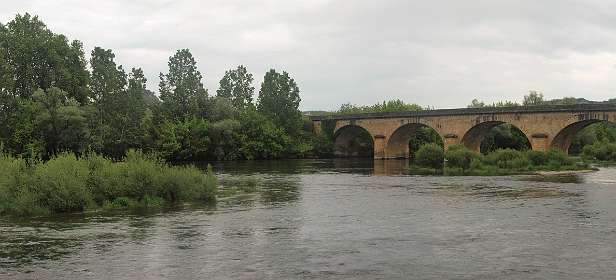 92: 2010 27 mei_1250_AP23<br>Brug over de Dordogne bij Castelnaud